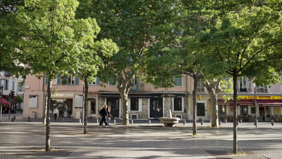 belle vue générale de la Place de l'Armée du Rhin, à Nice