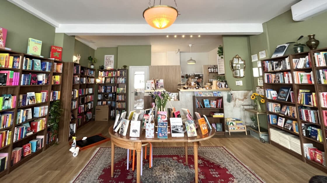 Nice. Des œufs brouillés et (beaucoup) de bouquins, le succès inattendu de ce commerce insolite du quartier Riquier ! 1 read the room librairie nice
