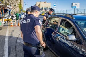 Policiers, police, Menton, renforcement des controles aux frontieres