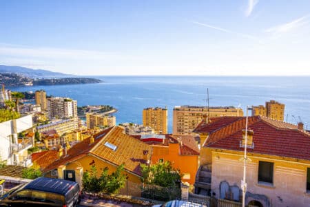 vue generale de beausoleil en été