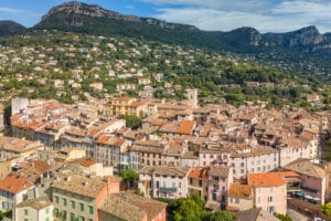 belle vue aerienne et naturelle de la commune de Vence