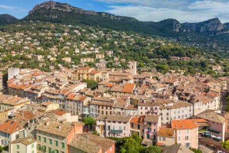 belle vue aerienne et naturelle de la commune de Vence