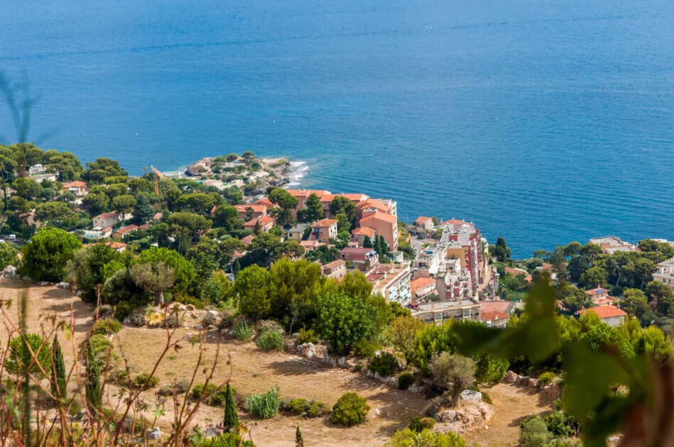 belle vue du littoral dans le pays mentonnais