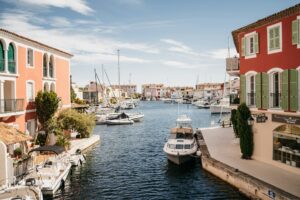 belle vue generale de grimaud en paca