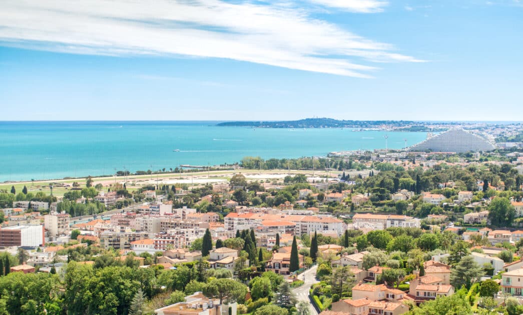 cagnes-sur-mer belle vue aérienne par beau temps