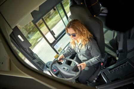chauffeur de bus femme nice