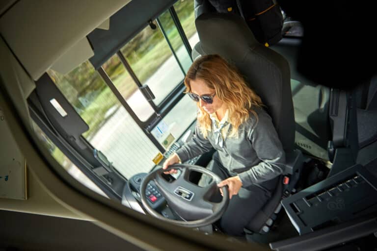 chauffeur de bus femme nice