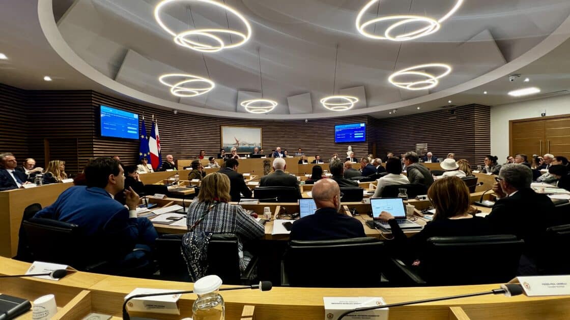À Nice, la mairie d'Éric Ciotti présente son plan contre la délinquance : "rétablir la paix publique rue par rue" 3 vue générale du conseil municipal de Nice séance de 2026