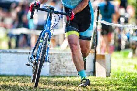 cyclocross vue colorée d'un sportif