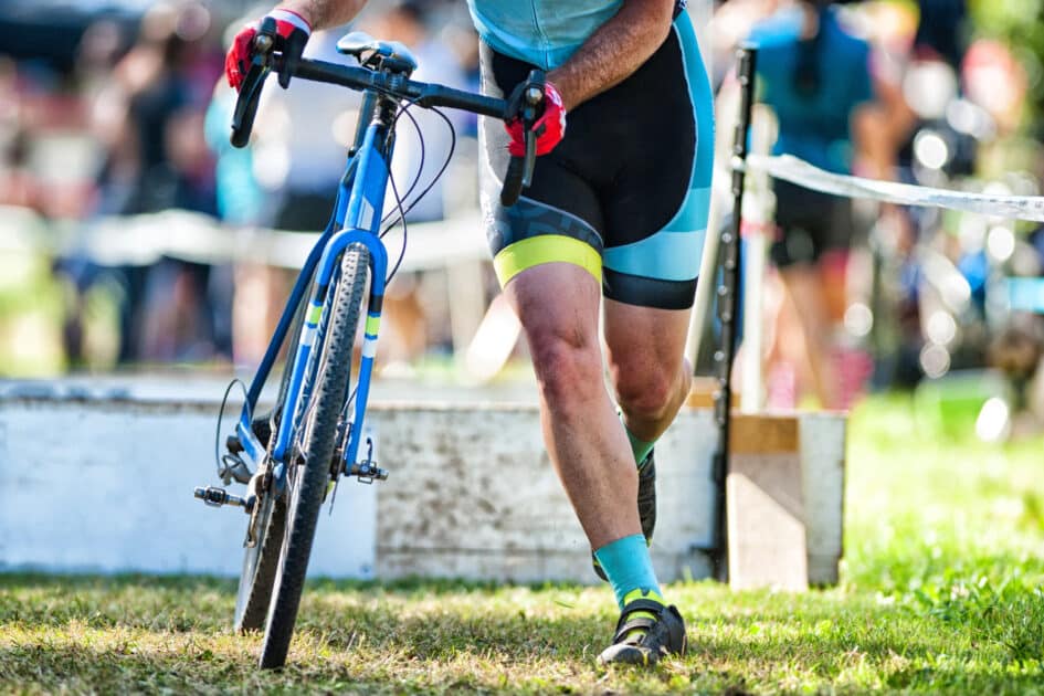 cyclocross vue colorée d'un sportif