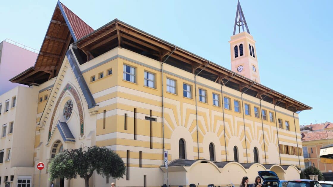 Terrain de sport sur les toits, clocher ultra-moderne… Saint-Joseph, une église vraiment pas banale à Nice-Riquier ! Église Saint-Joseph, Quartier Riquier