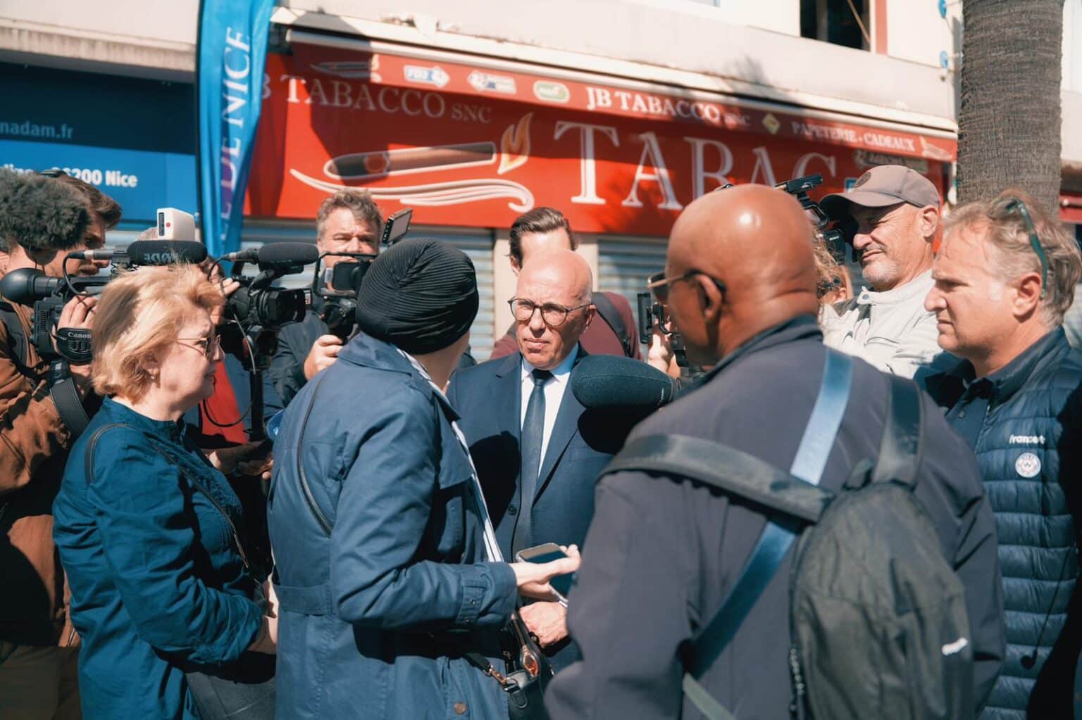 Nice. Éric Ciotti réclame à Emmanuel Macron des moyens XXL contre la criminalité organisée après une énième fusillade eric ciotti avec les riverains des moulins à Nice