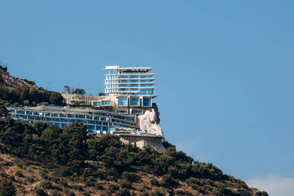 Un jury de 500 pros a tranché, ces trois bar de Nice et ses environs s'imposent parmi les meilleurs du pays 2 vue générale du Maybourne Riviera