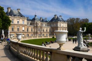 palais du luxembroug siege du sénat vue des jardins