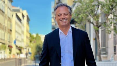 portrait photo de l'élu Cédric Cirasa dans le Vieux-Nice