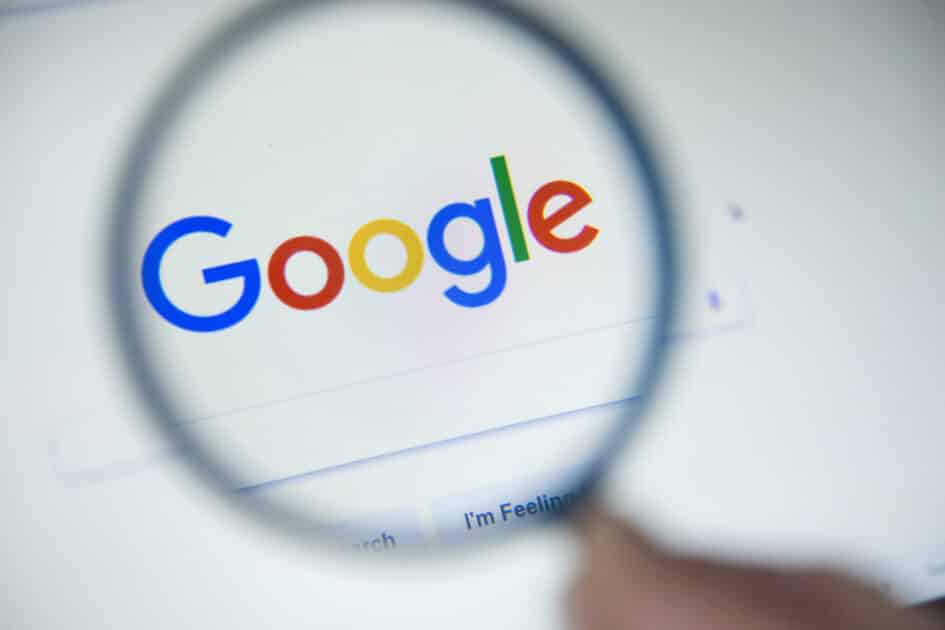 illustration d'une recherche effectuée sur Google avec une loupe