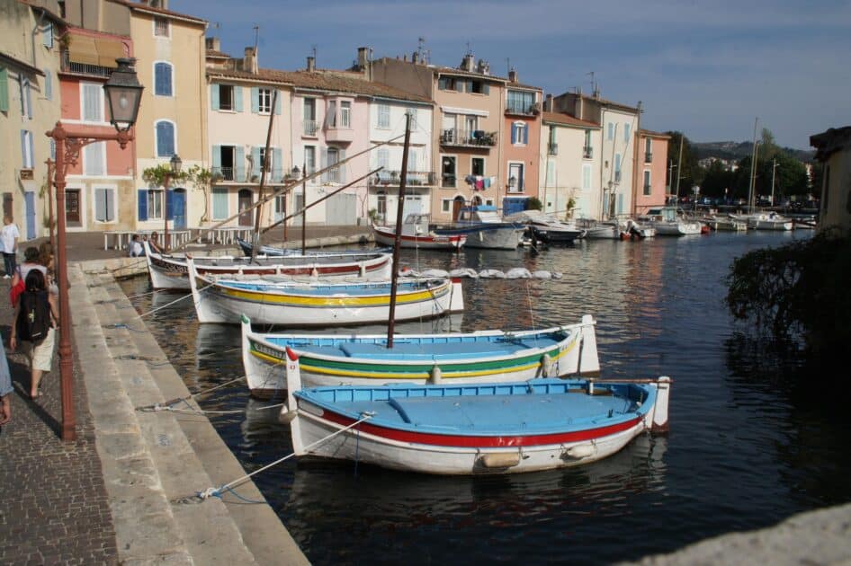 Balades pour vos week-ends de 2026 : de Nice à Menton, ces ports azuréens s'imposent parmi les plus beaux de toute la France 1 vue colorée de Martigues et son port