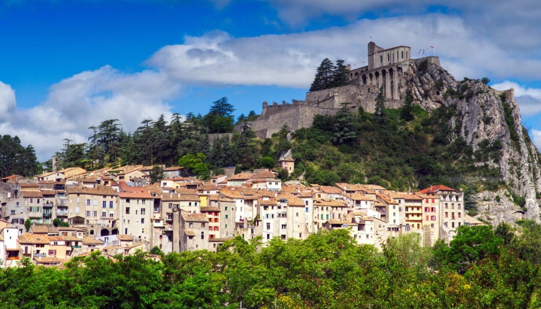 vue colorée de la cité de Sisteron