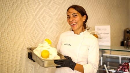 ILS FONT MENTON. De la Sardaigne à la cité du citron, Miriam Demontis fait fondre toute la ville avec ses glaces artisanales Demontis Menton