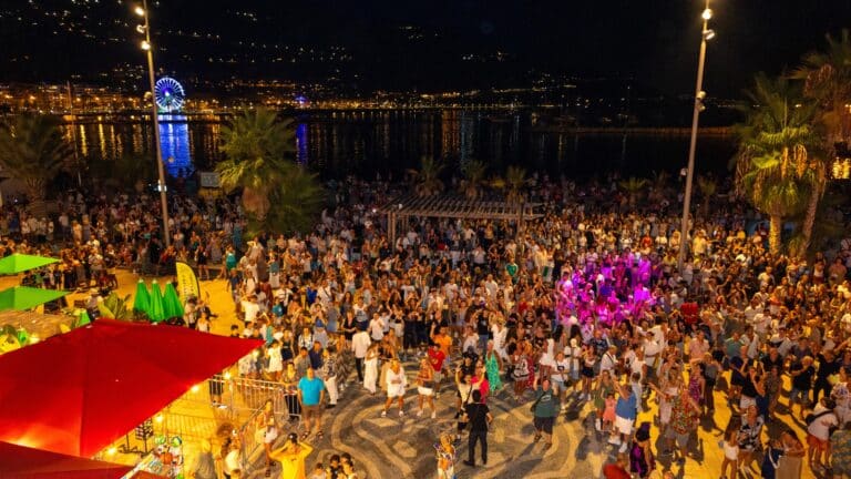 Concerts, feux d’artifice, splash party, soupes géantes… Notre guide des festivités gratuites qui vont animer Menton tout l’été Festivités Menton