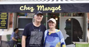 Daniel et Margot, gérants de Chez Margot, restaurant place Arson. Dossier Riquier.
