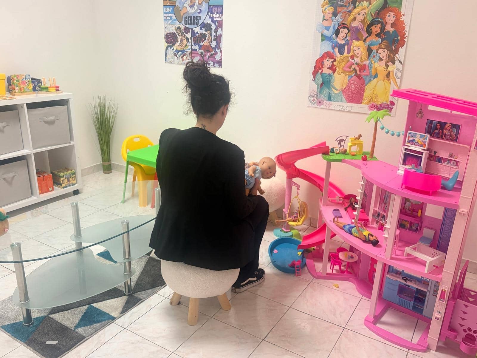 À Menton, les policiers ouvrent une salle pensée comme une chambre d'enfant pour recueillir les témoignages difficiles