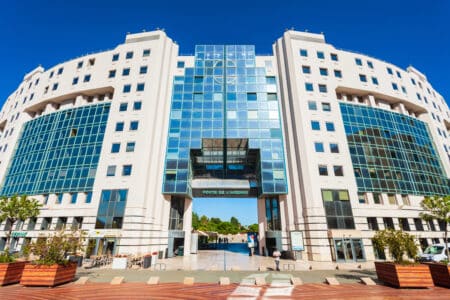 bel immeuble du quartier d'affaires de Nice