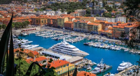belle vue générale du port lympia à Nice 11