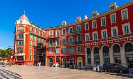 vue generale de la place massena à nice au soleil