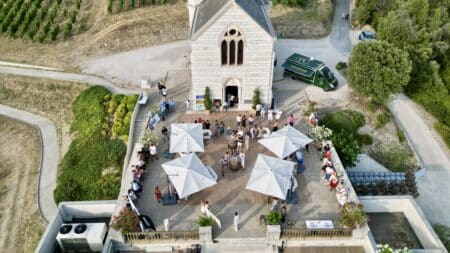 Le Château de Bellet en vue aérienne, hôte de la soirée Bouge ta Ville à Nice