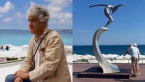 L'artiste niçois Jean-Marie Fondacaro avec son oeuvre L'Ange de la Baie