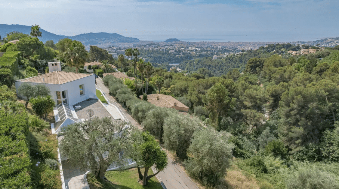 Immobilier. Vue mer panoramique, piscine et salle de sport : on vous fait visiter cette villa d'exception sur les hauteurs de Nice 4 Capture decran 2026 08 25 a 16.20.43
