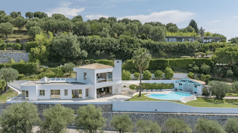Immobilier. Vue mer panoramique, piscine et salle de sport : on vous fait visiter cette villa d’exception sur les hauteurs de Nice Capture decran 2026 08 25 a 16.21.08