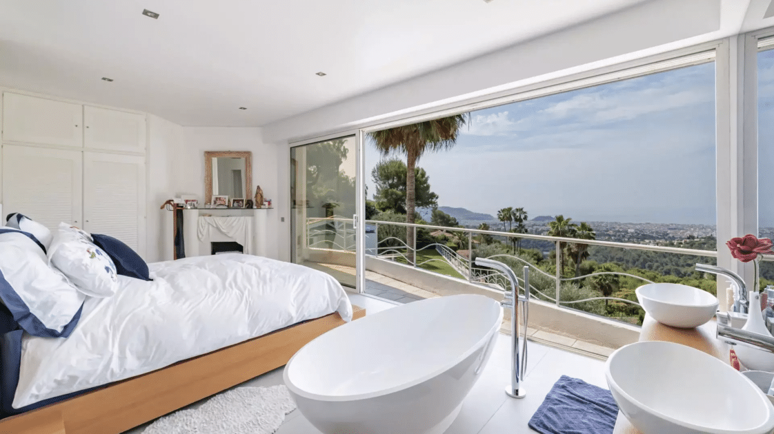 Immobilier. Vue mer panoramique, piscine et salle de sport : on vous fait visiter cette villa d'exception sur les hauteurs de Nice 2 Capture decran 2026 08 25 a 16.21.15